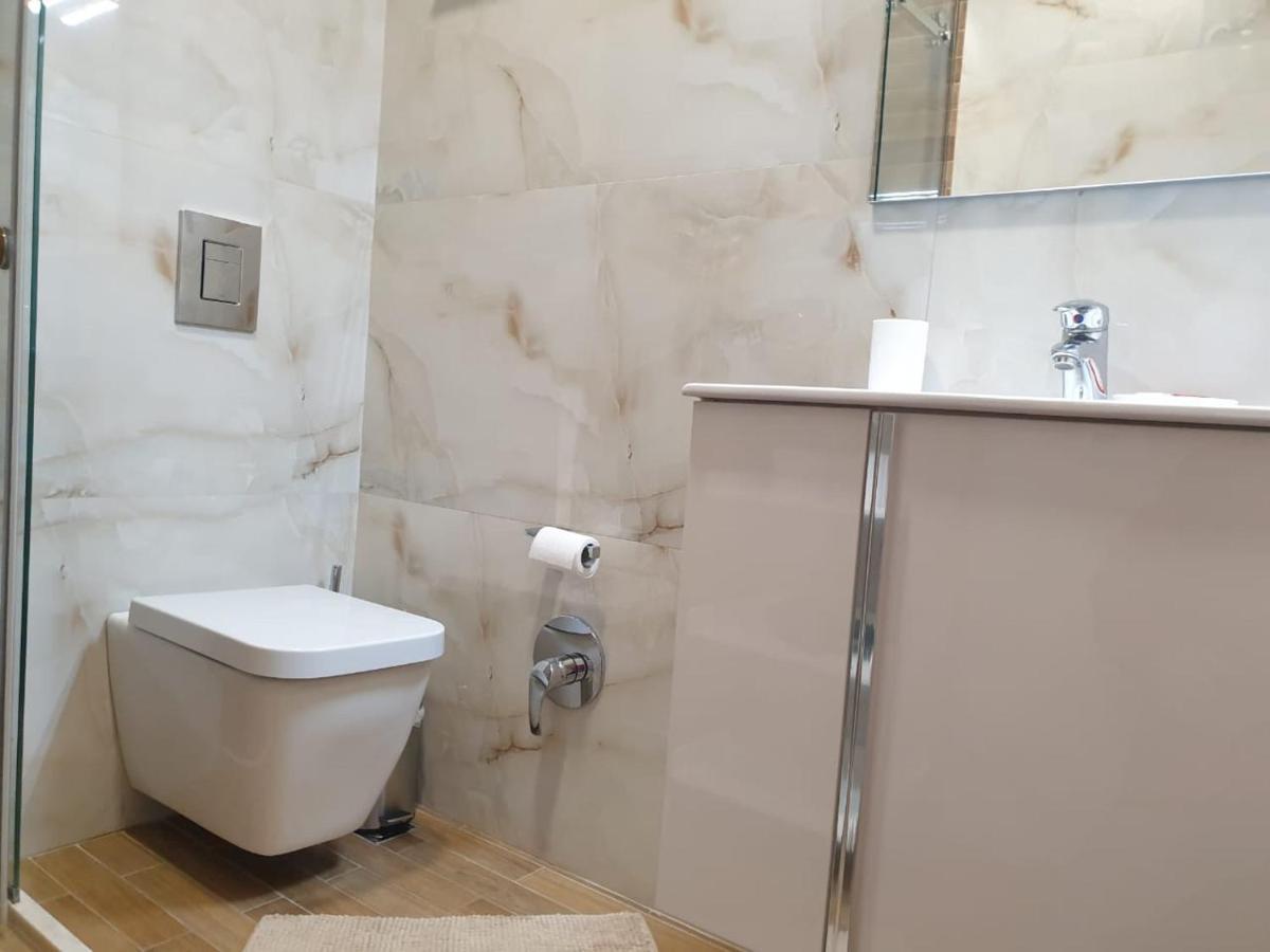 Central Comfy Apartment ติรานา ภายนอก รูปภาพ