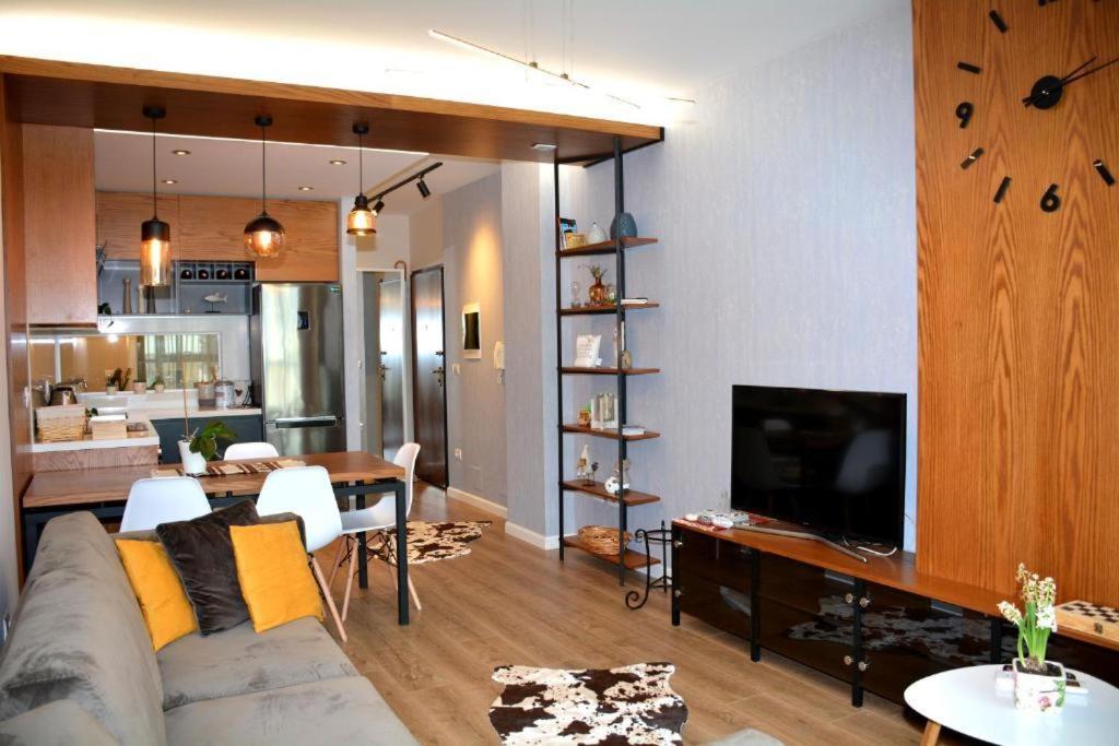 Central Comfy Apartment ติรานา ภายนอก รูปภาพ