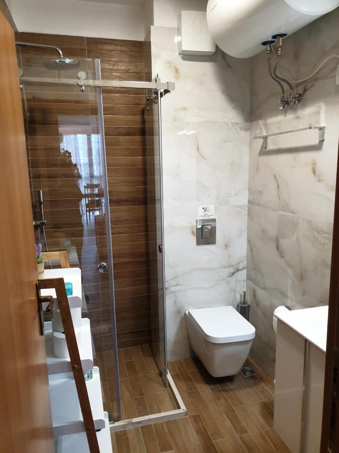 Central Comfy Apartment ติรานา ภายนอก รูปภาพ
